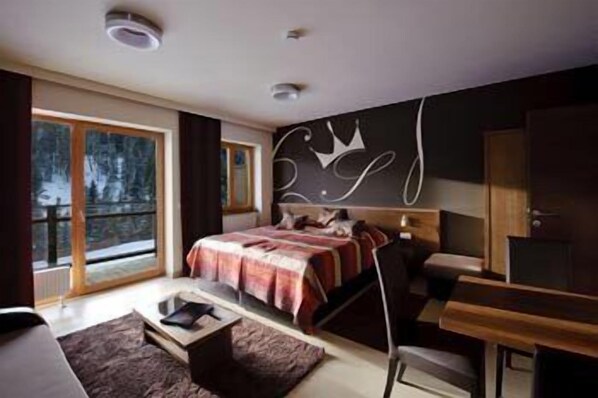 Grand Apartment | Premium bedding, in-room safe, individually decorated, blackout drapes - Sissi Park (Oberwölz)