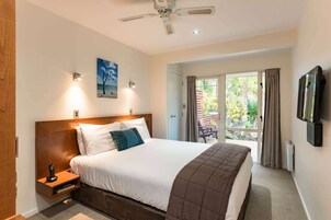 Caja de seguridad en la habitación y escritorio 