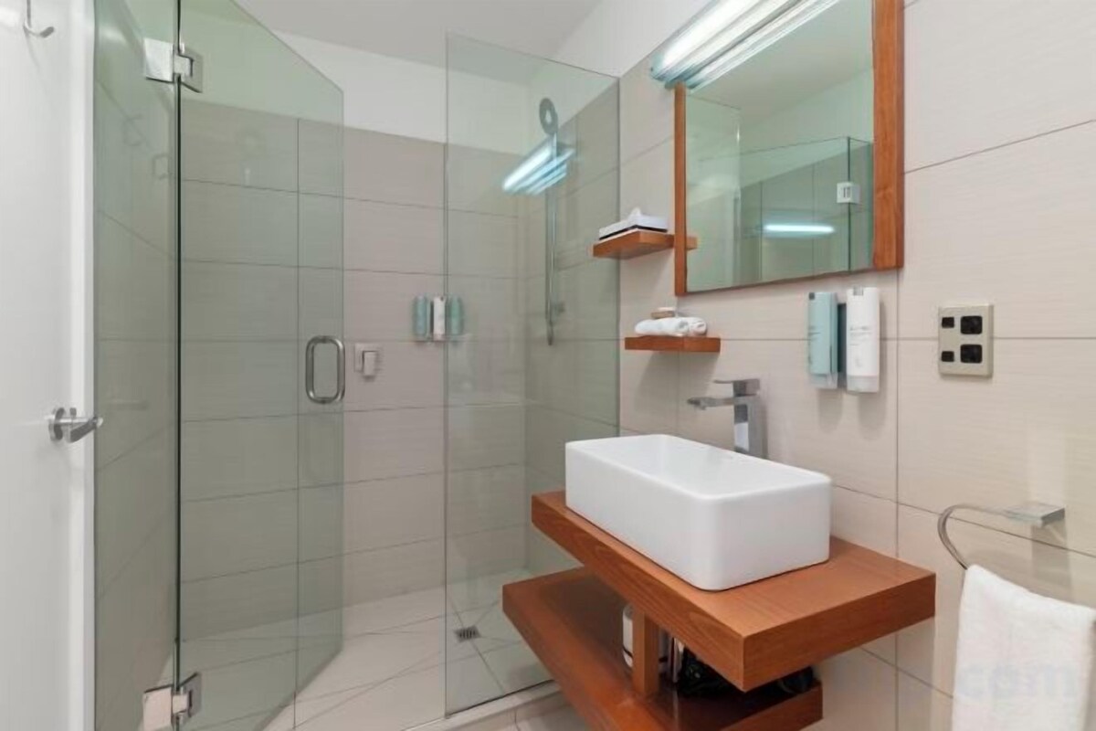 Shower, free toiletries, hair dryer, towels