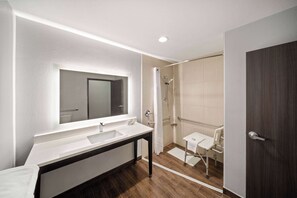 Accessible bathroom - La Quinta Inn & Suites by Wyndham McAlester (McAlester)