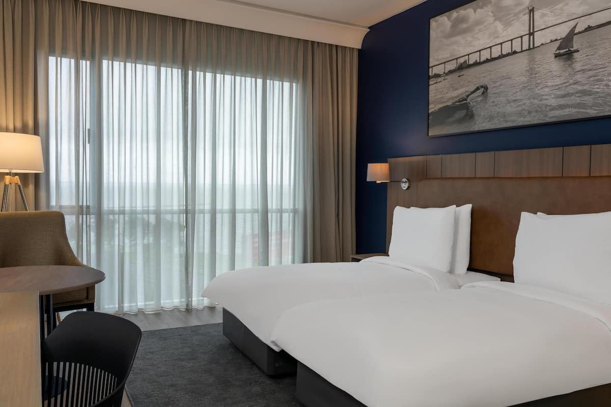 Deluxe Room, Ocean View | Minibar, in-room safe, desk, laptop workspace