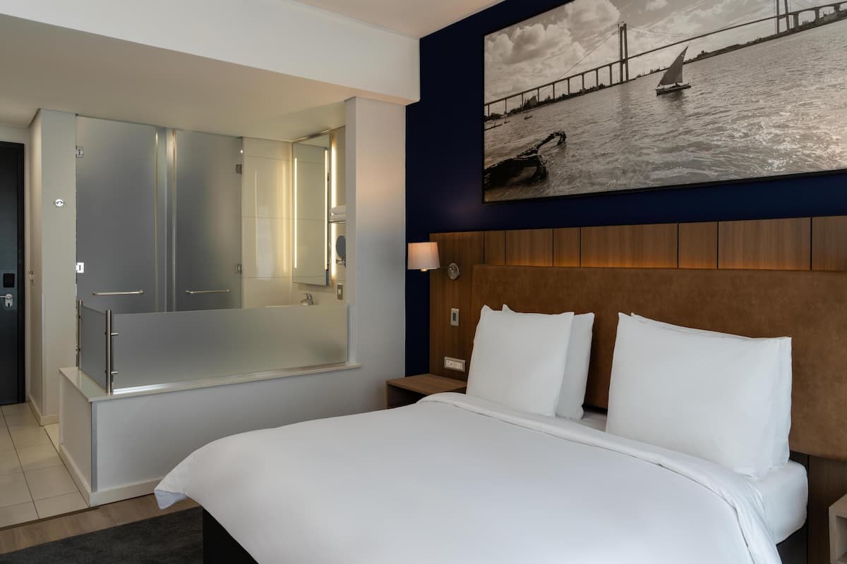 Minibar, in-room safe, desk, laptop workspace