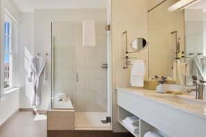 Regadera, regadera tipo lluvia, amenidades de baño de diseñador 