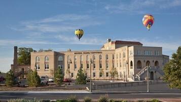 A historic building with arched windows and a central entrance, labeled as Hotel Park Central.