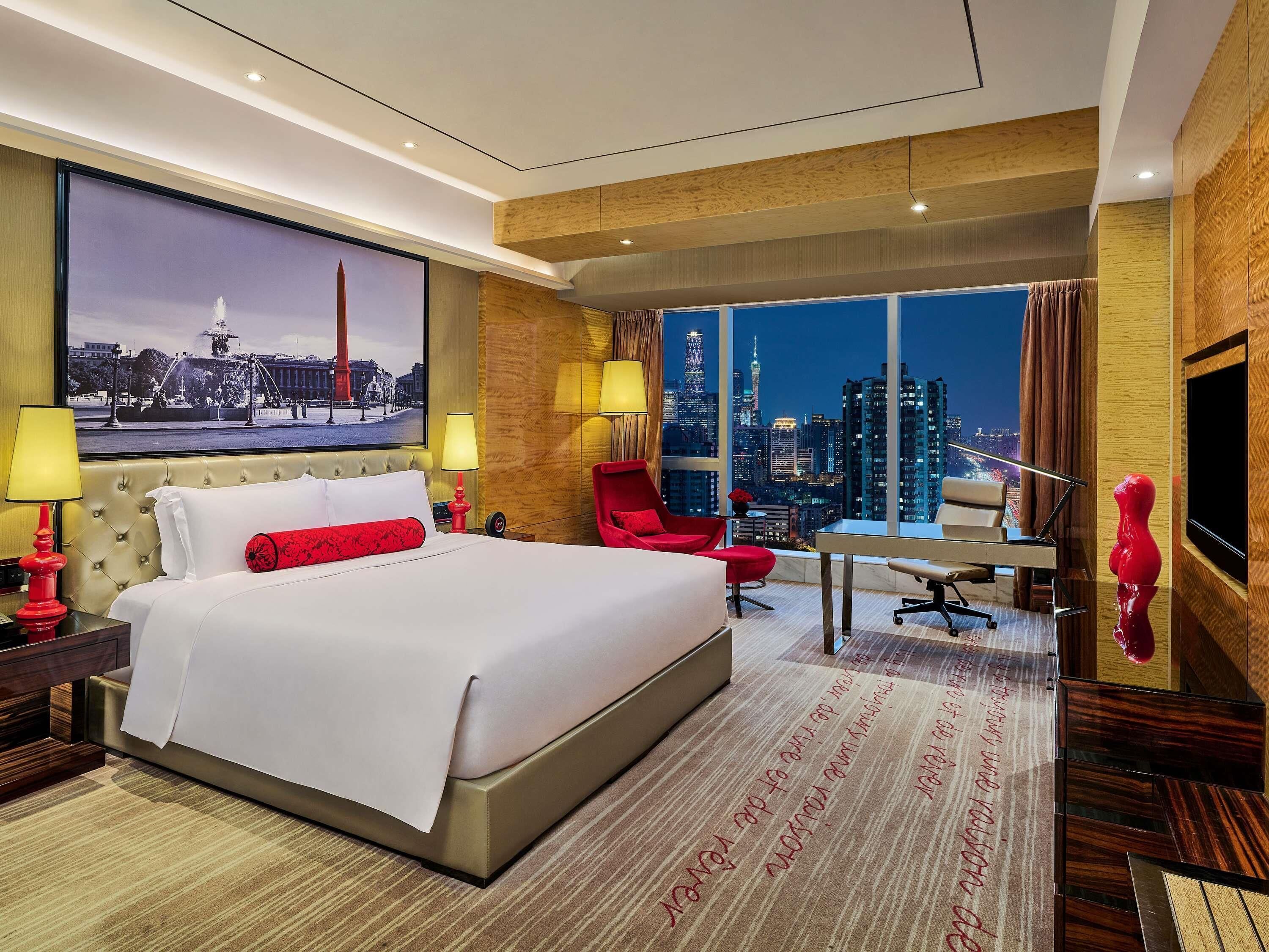 Luxury Room, 1 King Bed, Club Lounge Access | 1 bedroom, premium bedding, down comforters, minibar