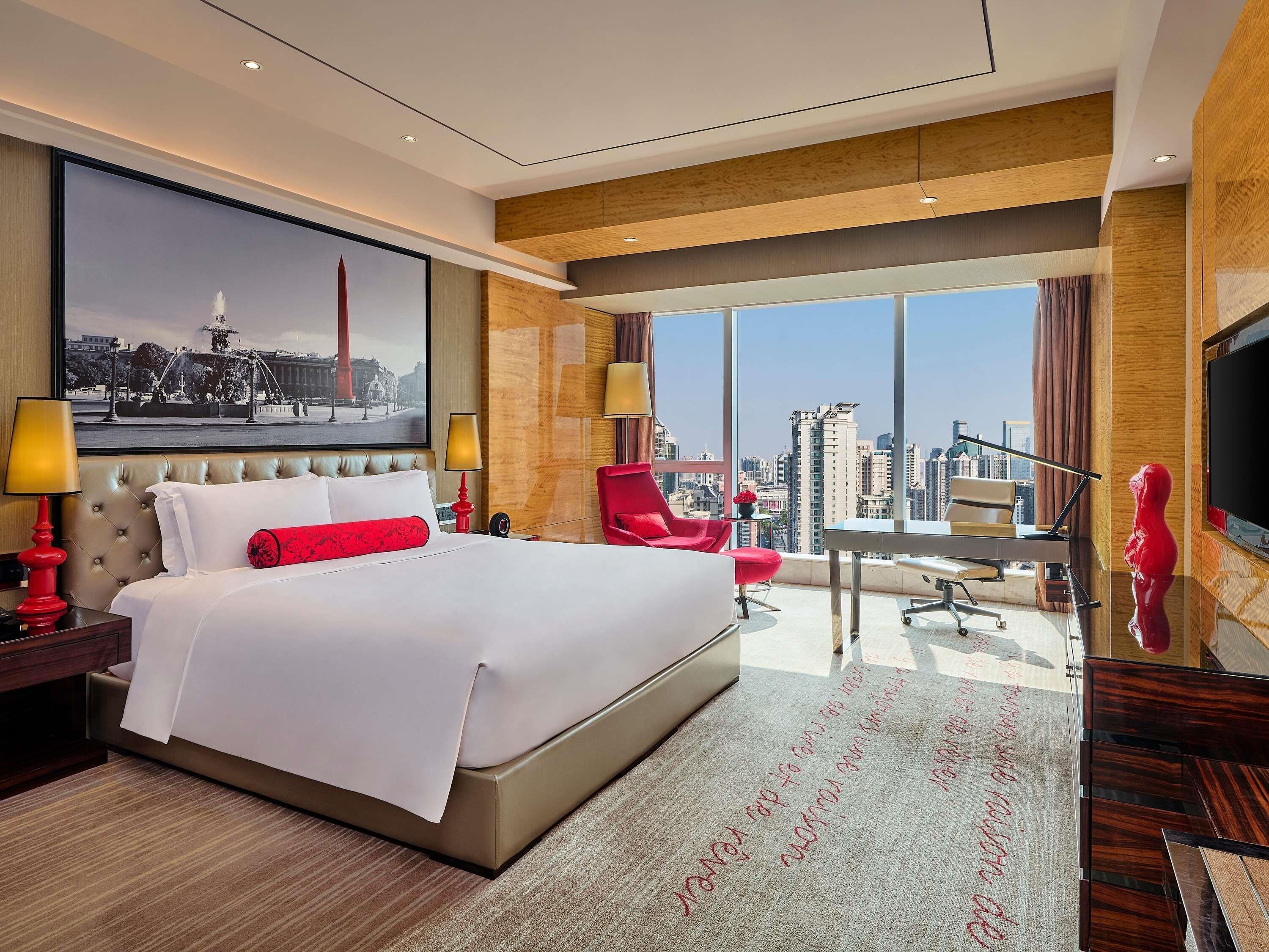 1 bedroom, premium bedding, down duvets, minibar