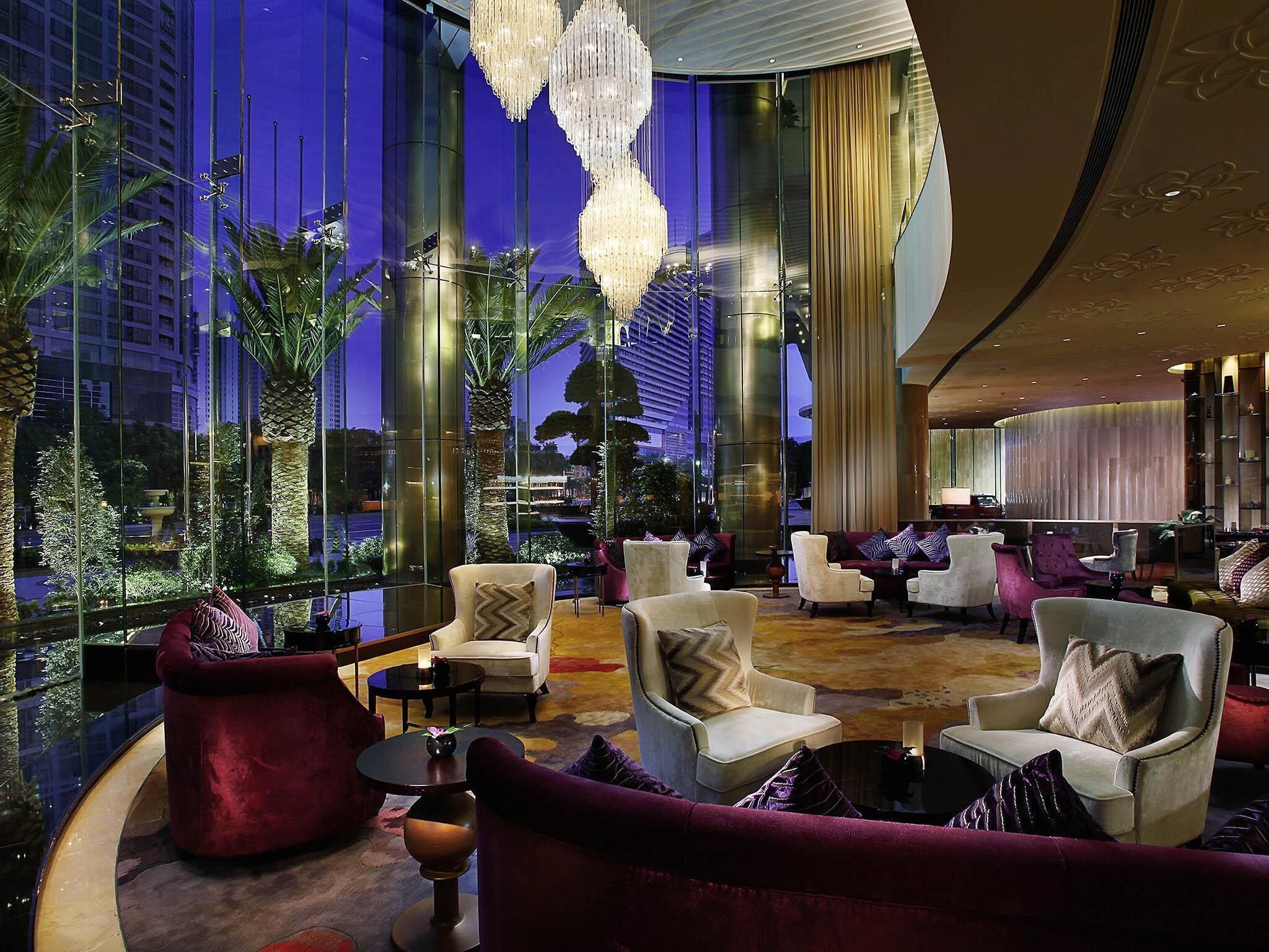 2 bares, salón en el lobby