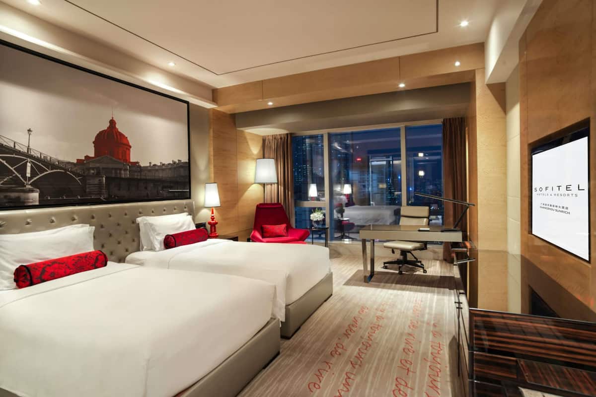 1 bedroom, premium bedding, down duvets, minibar