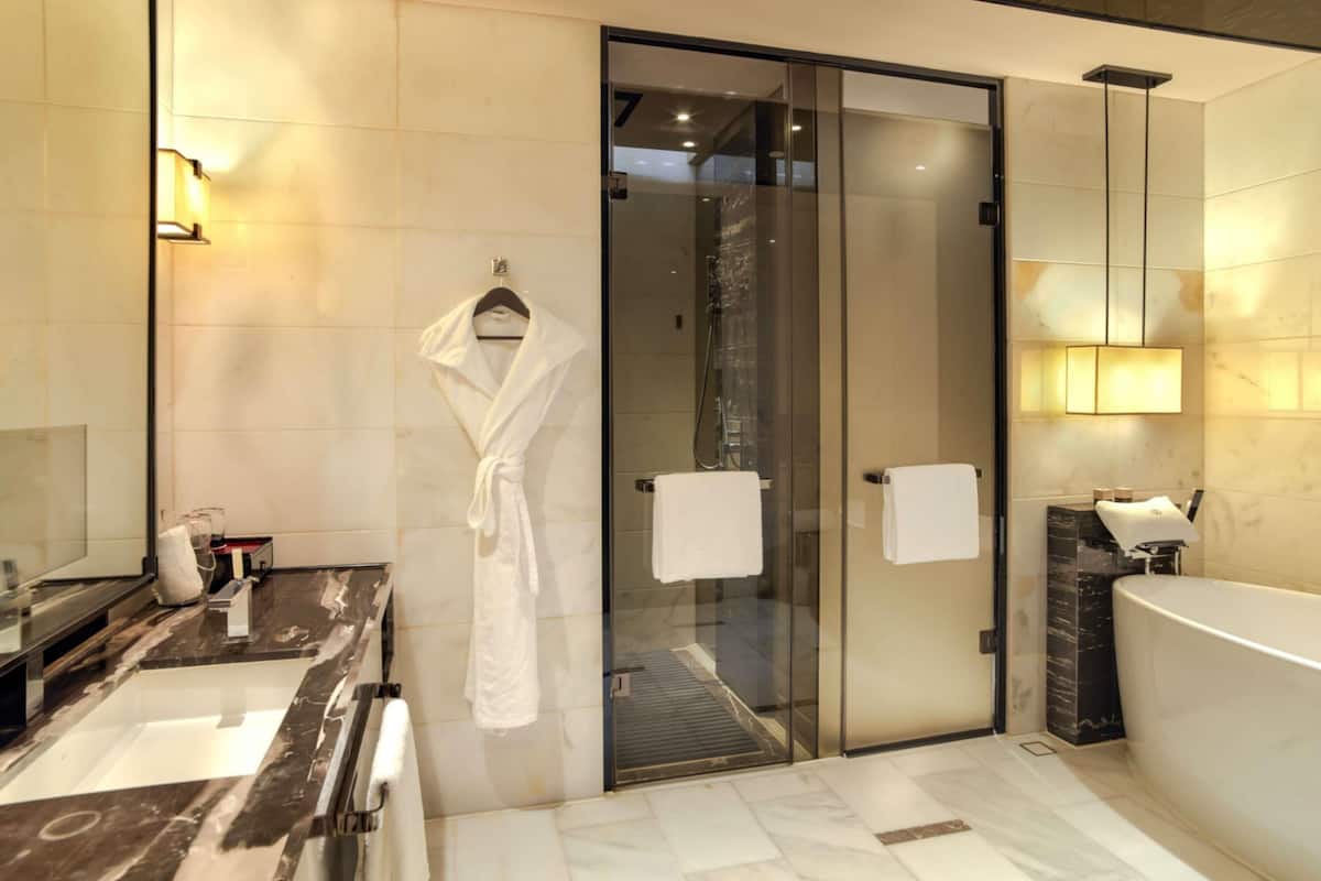 1 bedroom, premium bedding, down comforters, minibar