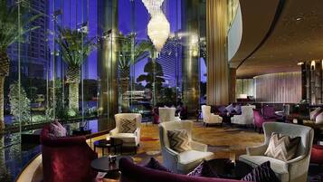 2 bars/lounges, lobby lounge