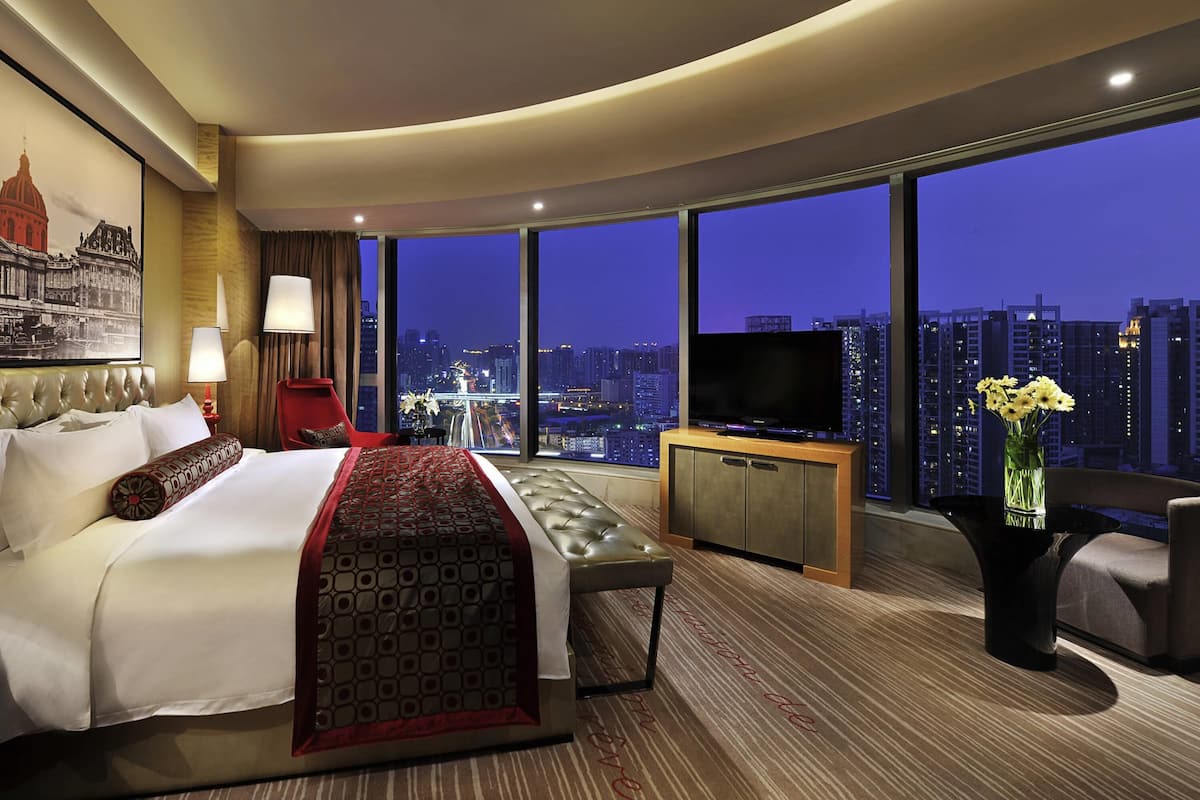 Luxury Room, 1 King Bed | 1 bedroom, premium bedding, down comforters, minibar