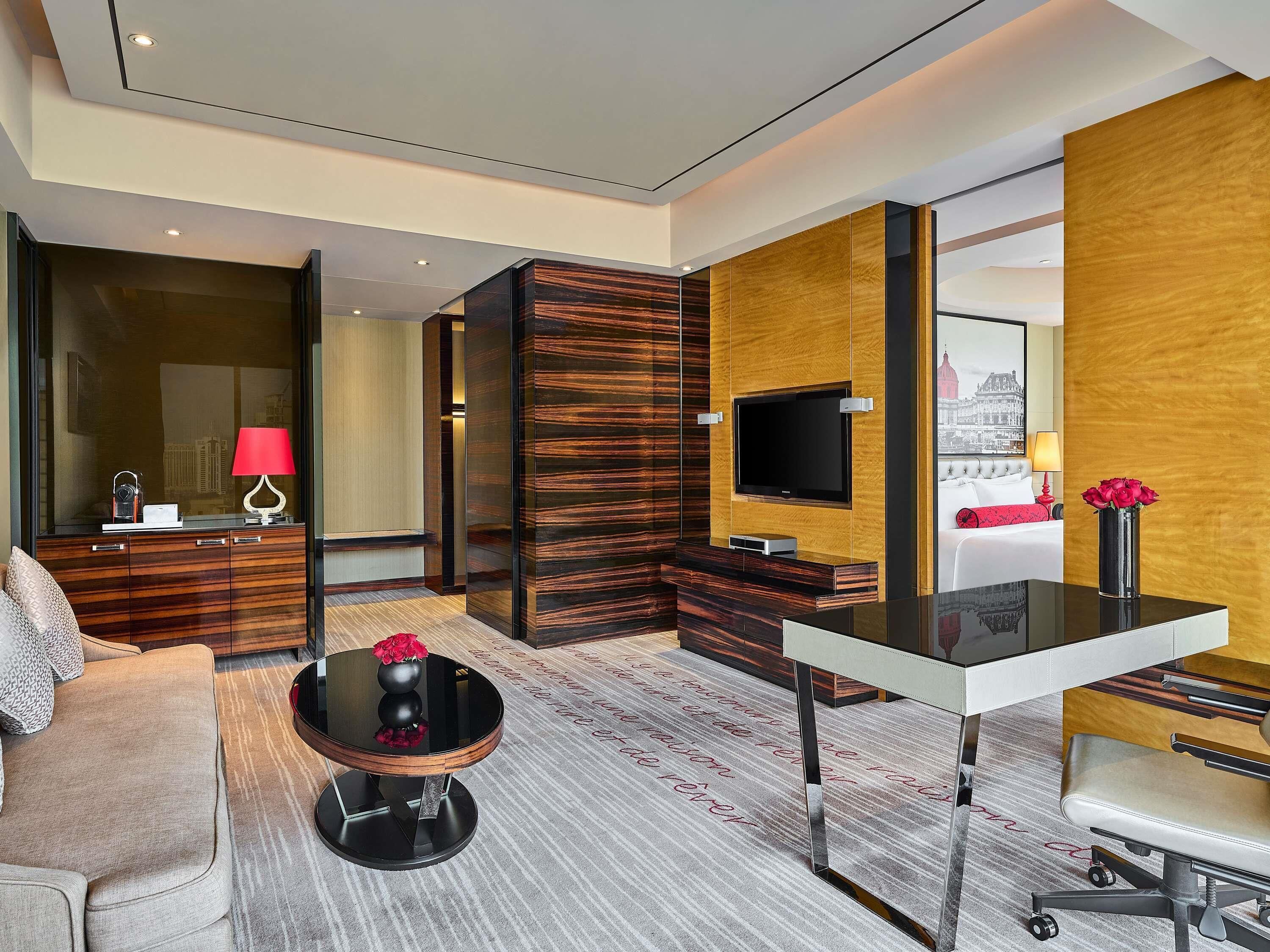 Junior Suite, 1 King Bed | 1 bedroom, premium bedding, down comforters, minibar