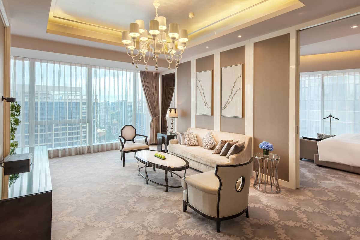 Suite, 1 King Bed (Opera)