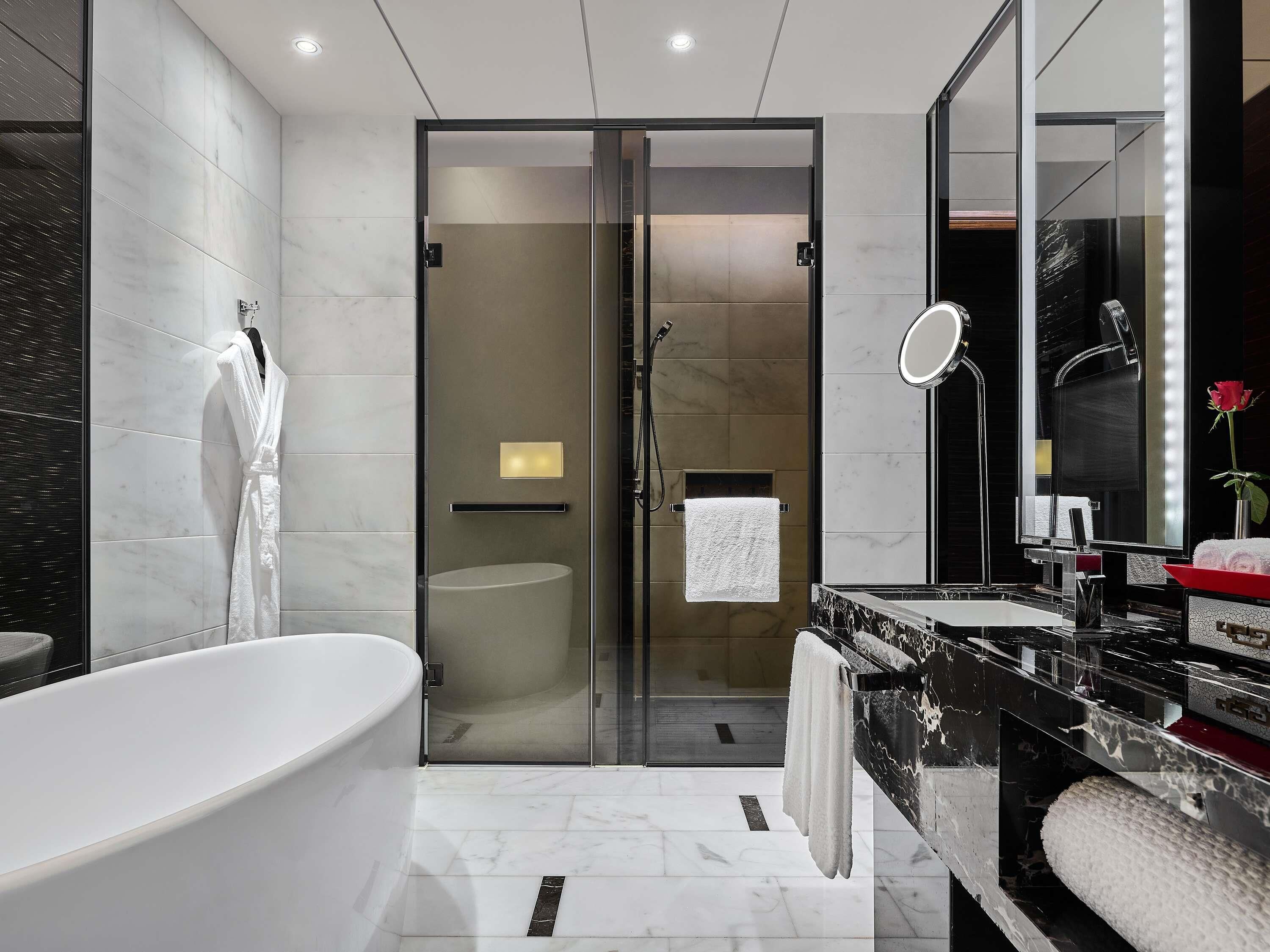 1 bedroom, premium bedding, down duvets, minibar