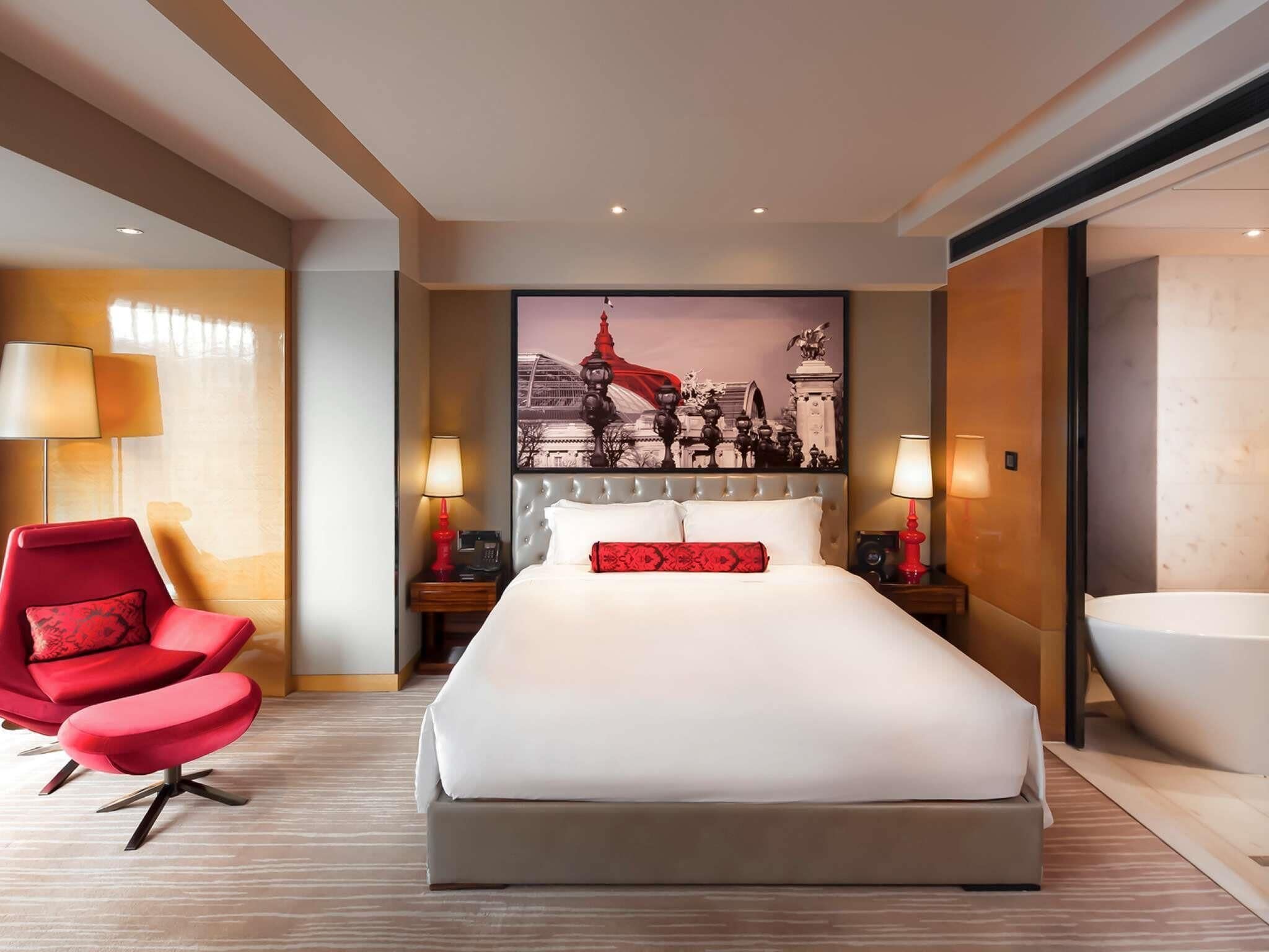 Luxury Room, 1 King Bed, Club Lounge Access | 1 bedroom, premium bedding, down comforters, minibar