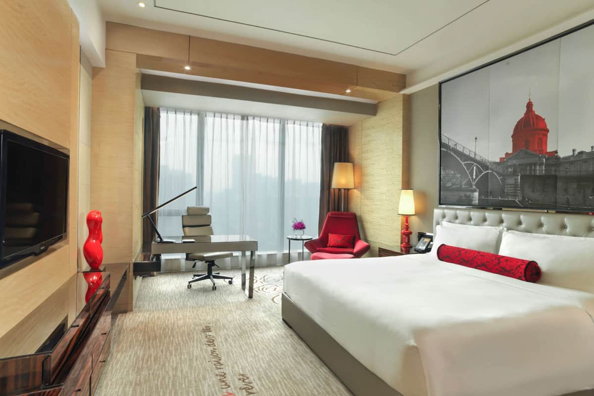 1 bedroom, premium bedding, down comforters, minibar