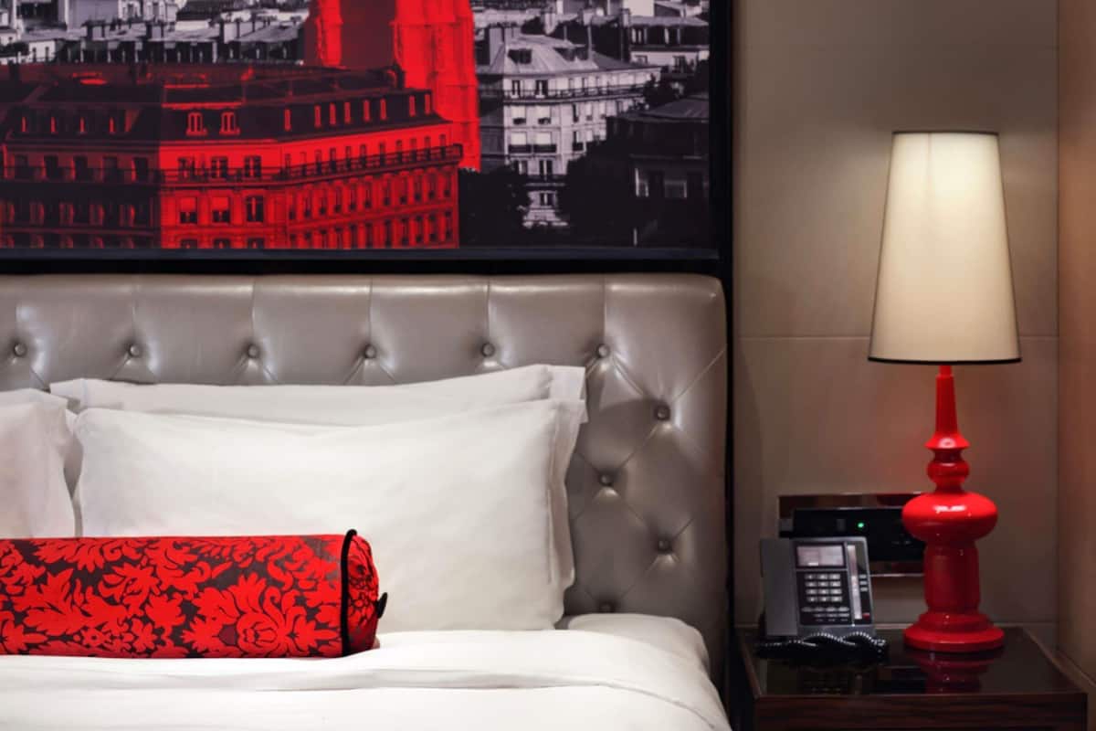 1 habitación, ropa de cama de alta calidad, cubrecamas y minibar