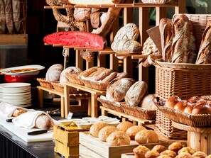 Daily to-go breakfast (CNY 252 per person)