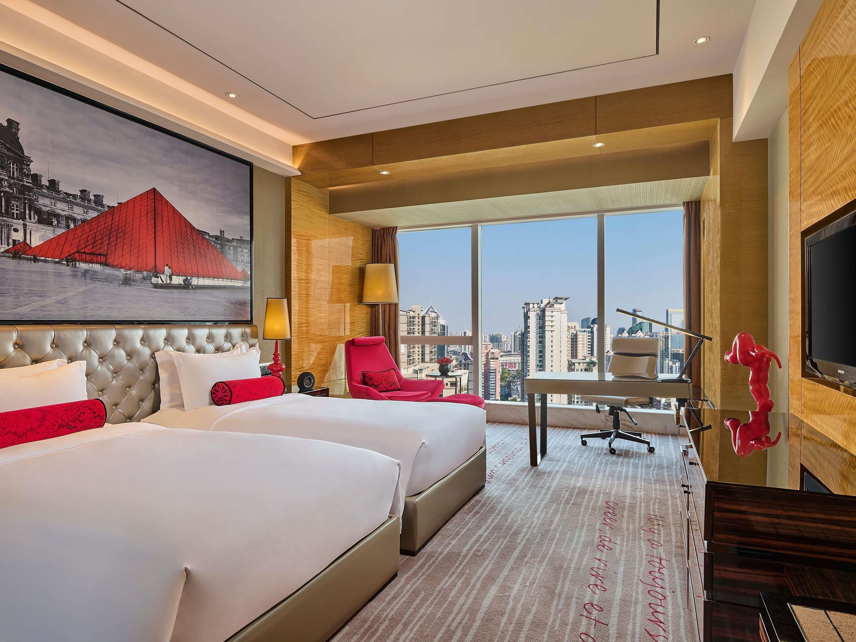 1 bedroom, premium bedding, down duvets, minibar