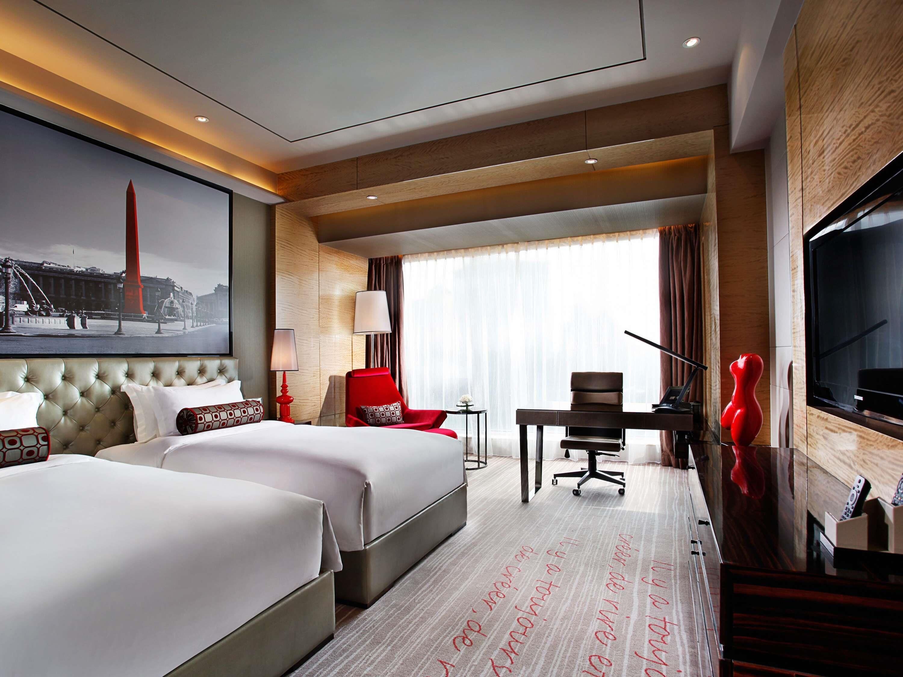 1 bedroom, premium bedding, down comforters, minibar