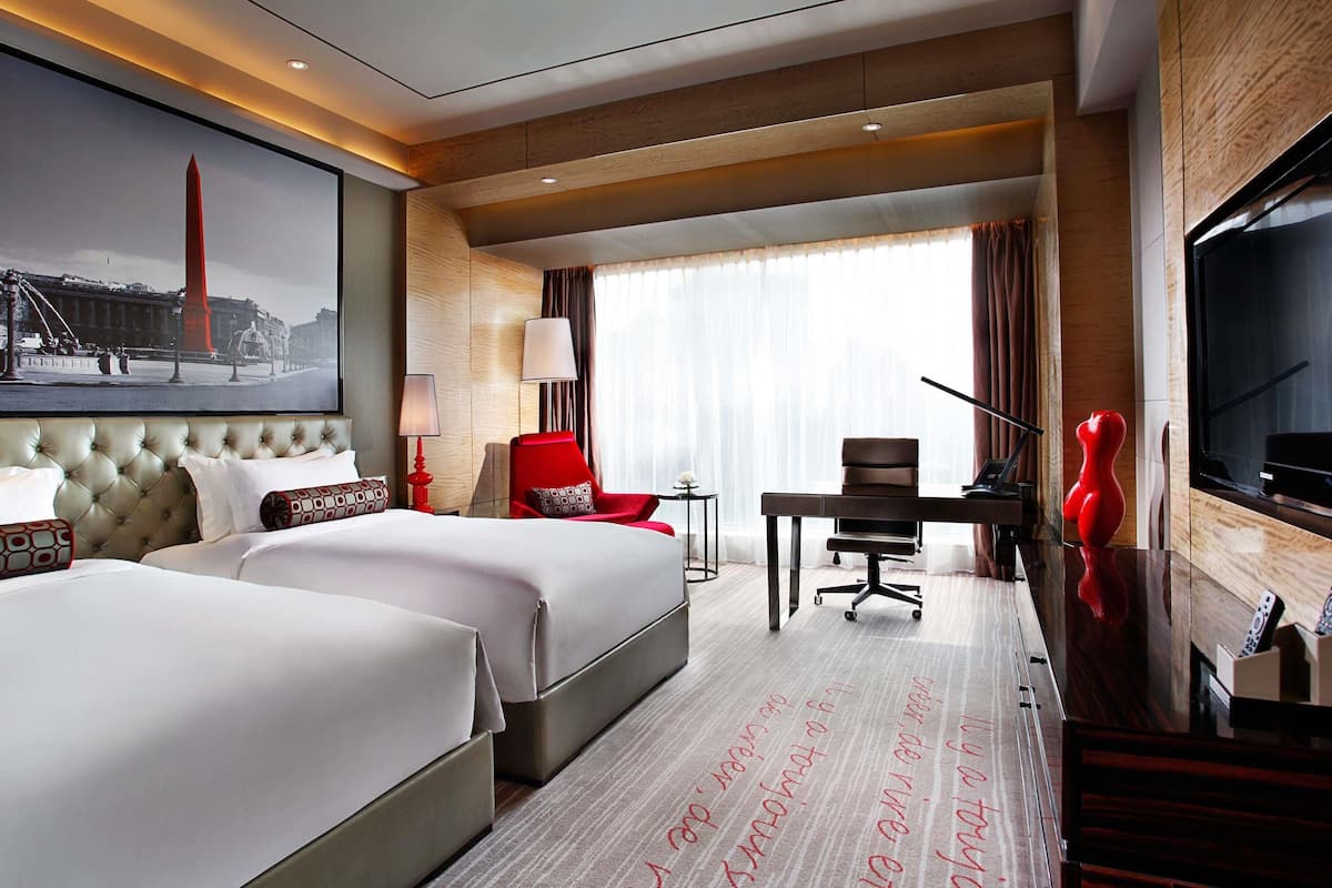 1 bedroom, premium bedding, down comforters, minibar