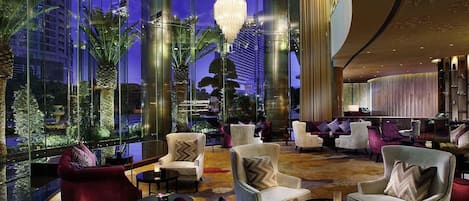 3 restaurants servant le déjeuner, le dßner et le souper