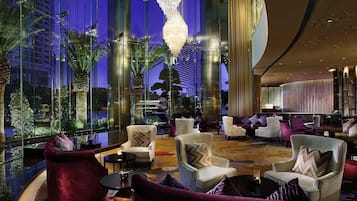 3 restaurants; breakfast, lunch, and dinner served