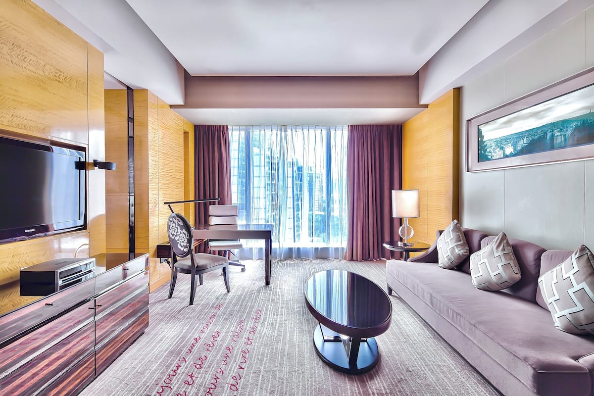 Junior Suite, 1 King Bed | 1 bedroom, premium bedding, down comforters, minibar