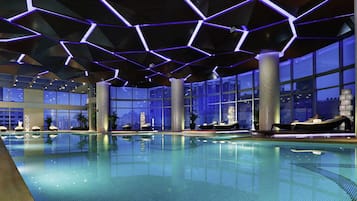 Piscina coperta, servizio di salvamento in loco