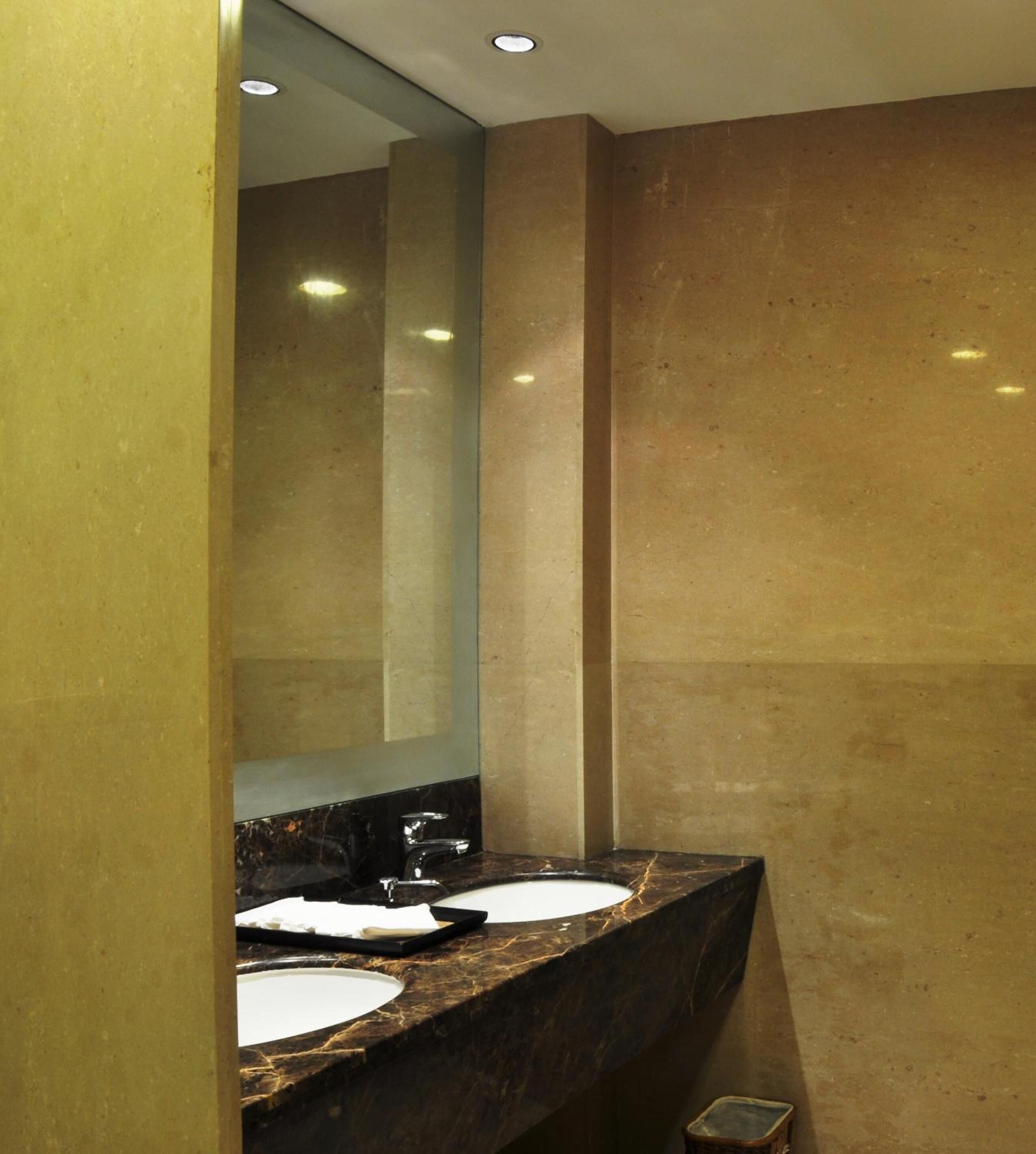 combined shower/bathtub, deep-soaking bathtub, rainfall showerhead