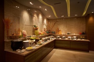 Breakfast, lunch, dinner served; international cuisine 