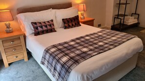 Double Room, Ensuite | 1 bedroom, bed sheets