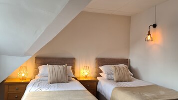 Quarto duplo, suíte | Roupa de cama