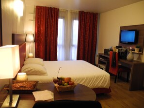 Standard Studio | Premium bedding, memory-foam beds, in-room safe, desk - Villa Val Sénart (Quincy-sous-Senart)