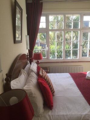 Chambre Double, salle de bains attenante