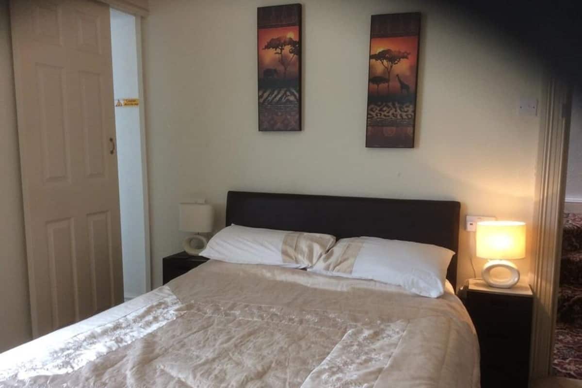 Suite - eget badeværelse (Room only - 3 Persons) | 1 soveværelse