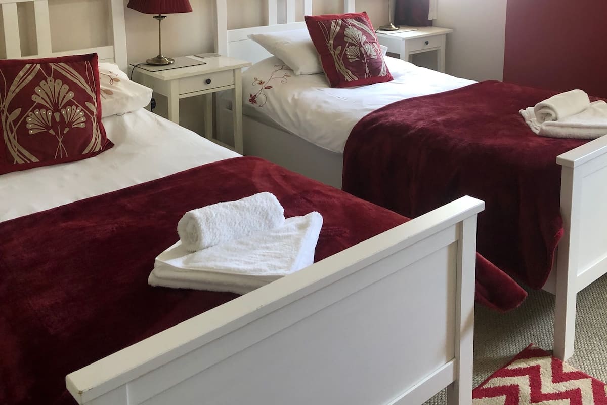 Værelse med 2 enkeltsenge - eget badeværelse (Room Only) | 1 soveværelse