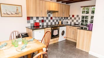 Cottage, Shared Bathroom (Cottage) | Private kitchen