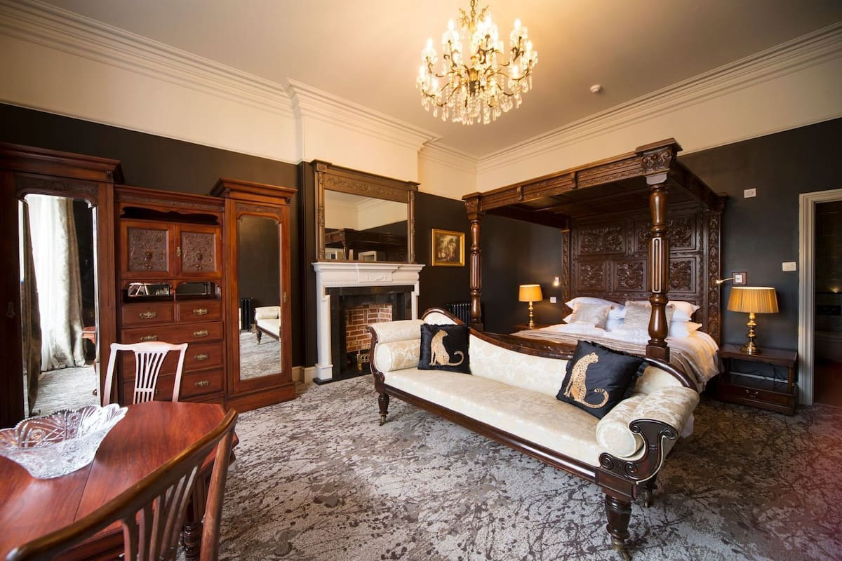 Honeymoon Suite, Ensuite, Garden View (Bedroom 6)