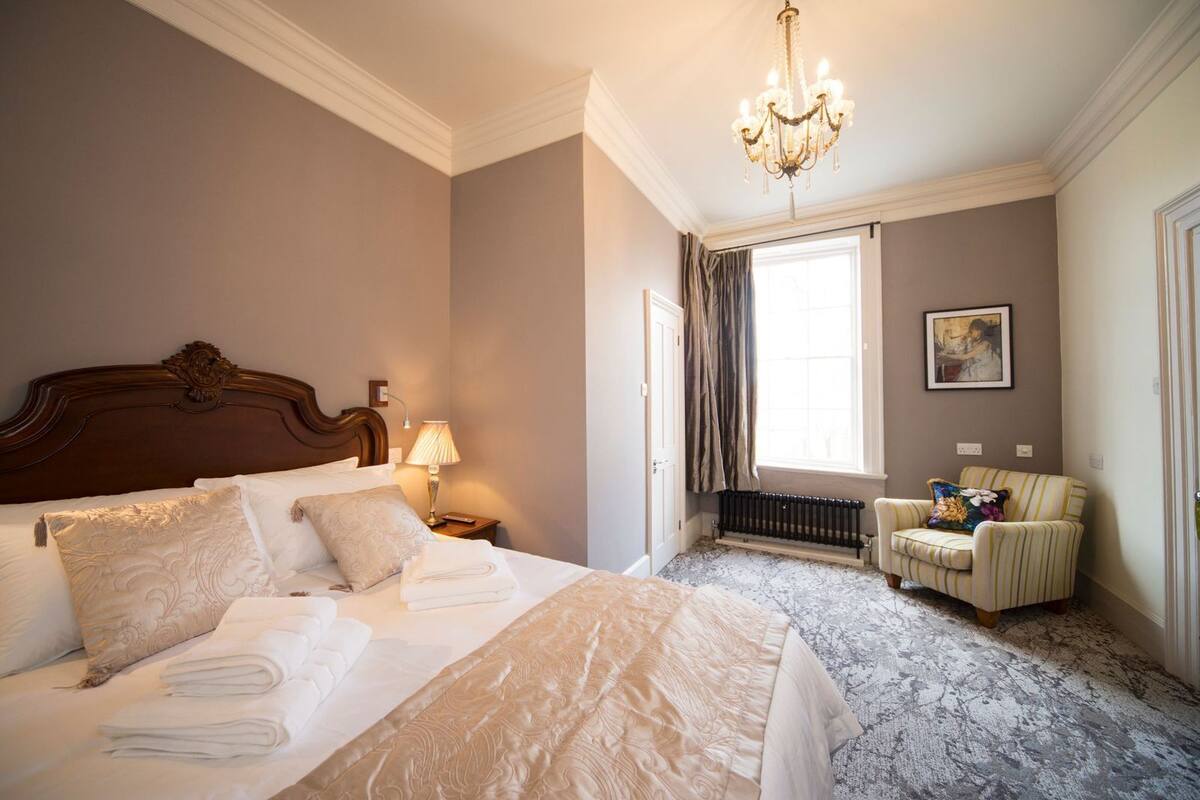 Classic Double Room, Ensuite, Garden View (Bedroom 5)