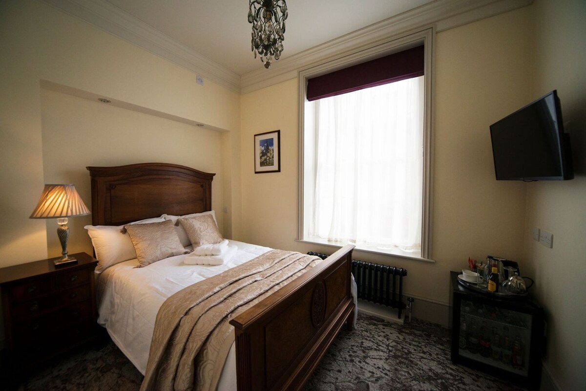 Single Room, Ensuite, Garden View (Bedroom 4)