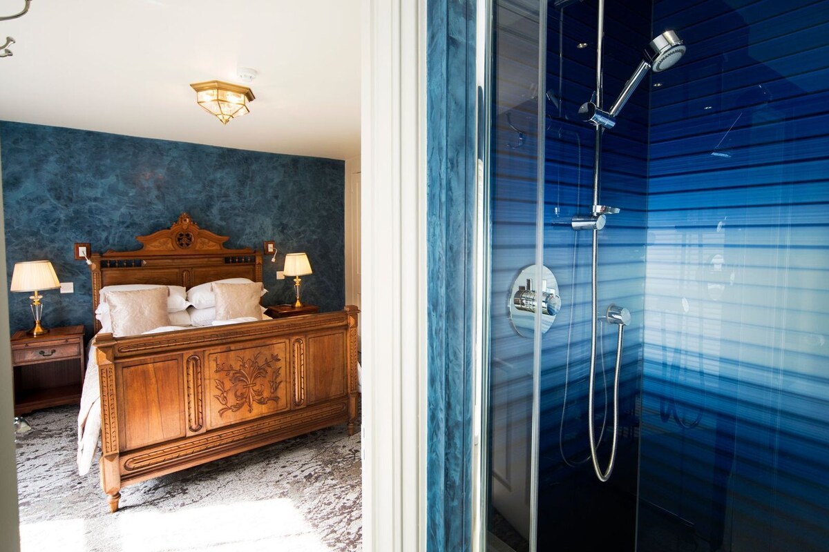 Deluxe Double Room, Ensuite (Bedroom 11)