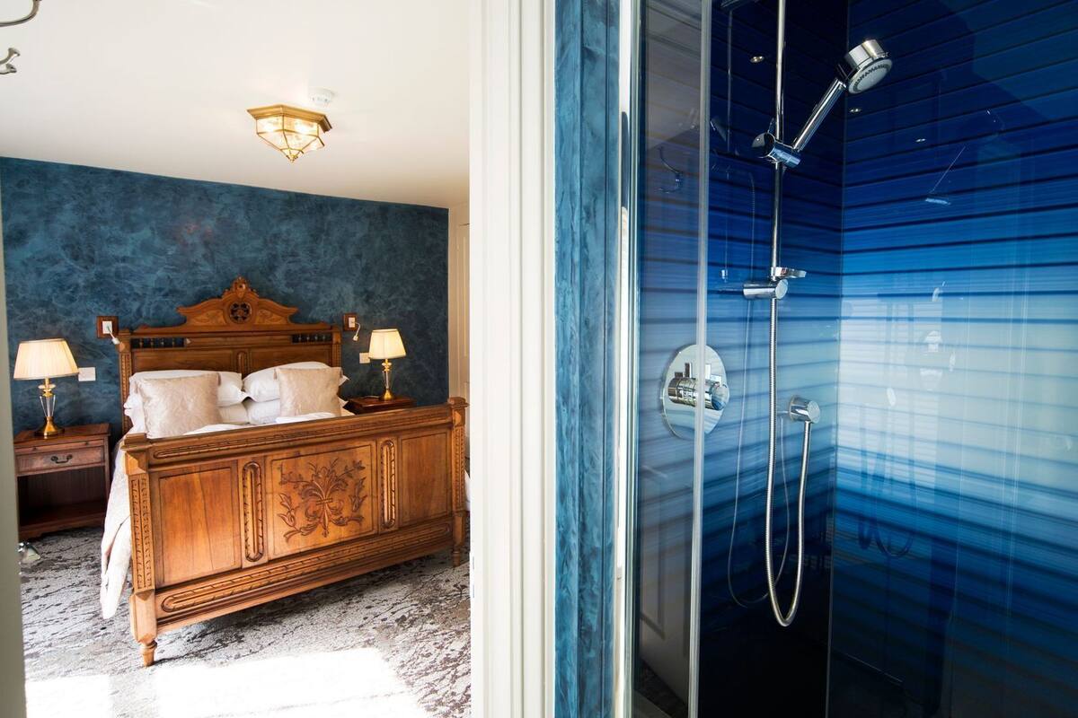 Deluxe Double Room, Ensuite (Bedroom 11)