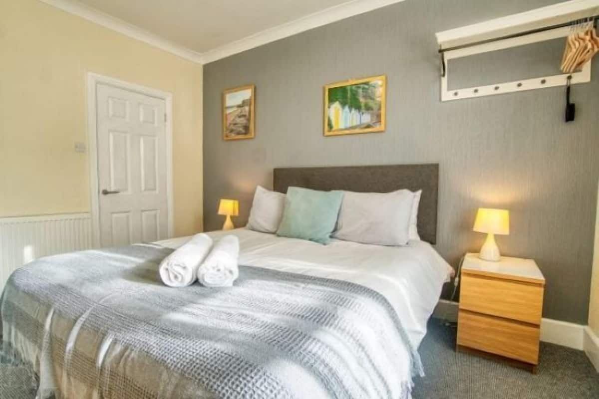 Habitación (King) | Tabla de planchar con plancha, wifi gratis y ropa de cama