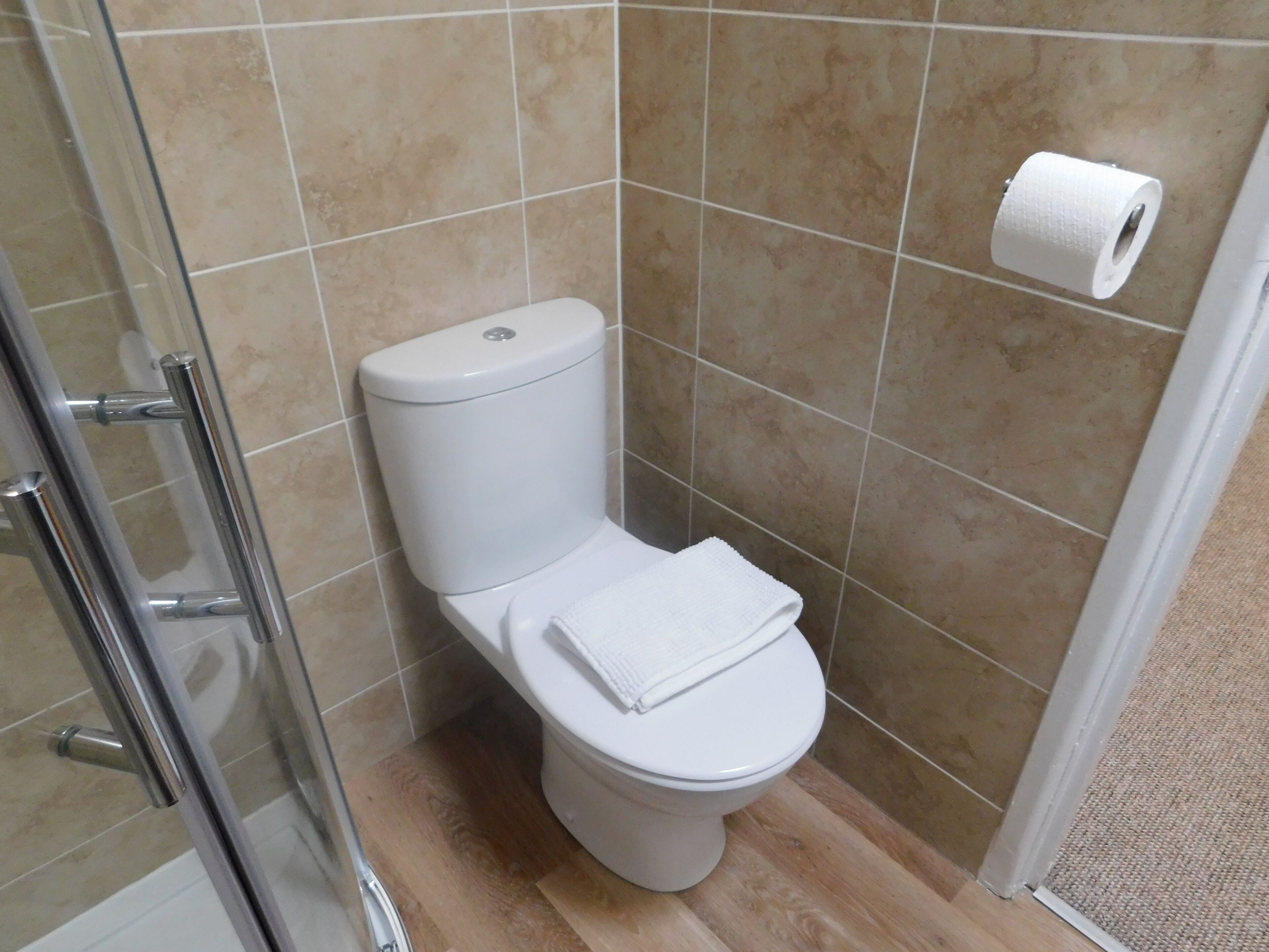 double room | bathroom | shower, rainfall showerhead, free toiletries, hair dryer