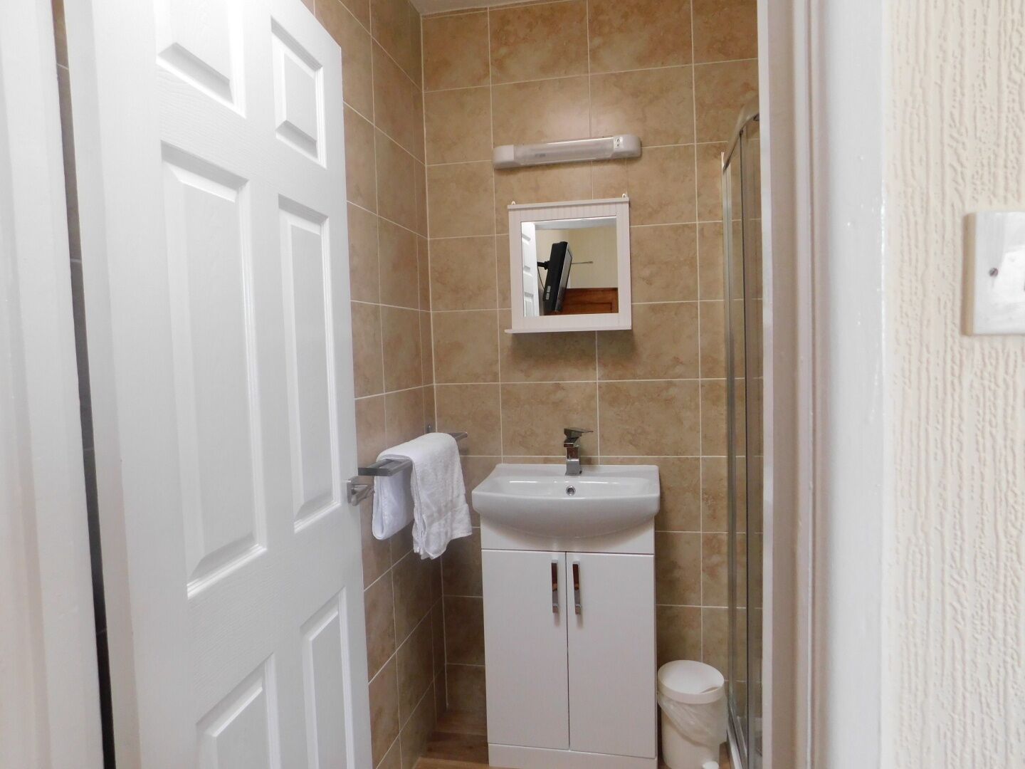 double room | bathroom | shower, rainfall showerhead, free toiletries, hair dryer