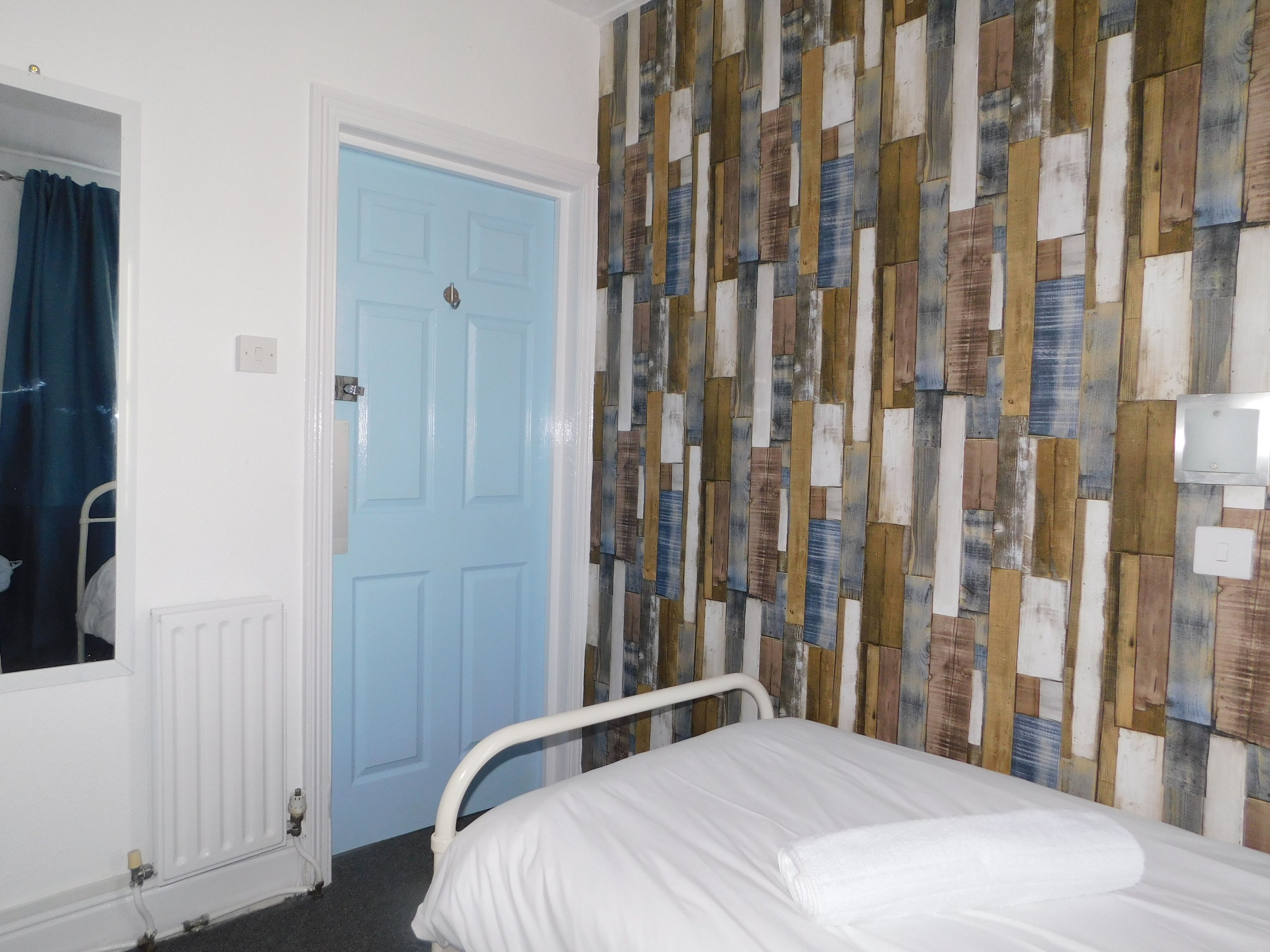 single room, private bathroom | iron/ironing board, free wifi, bed sheets