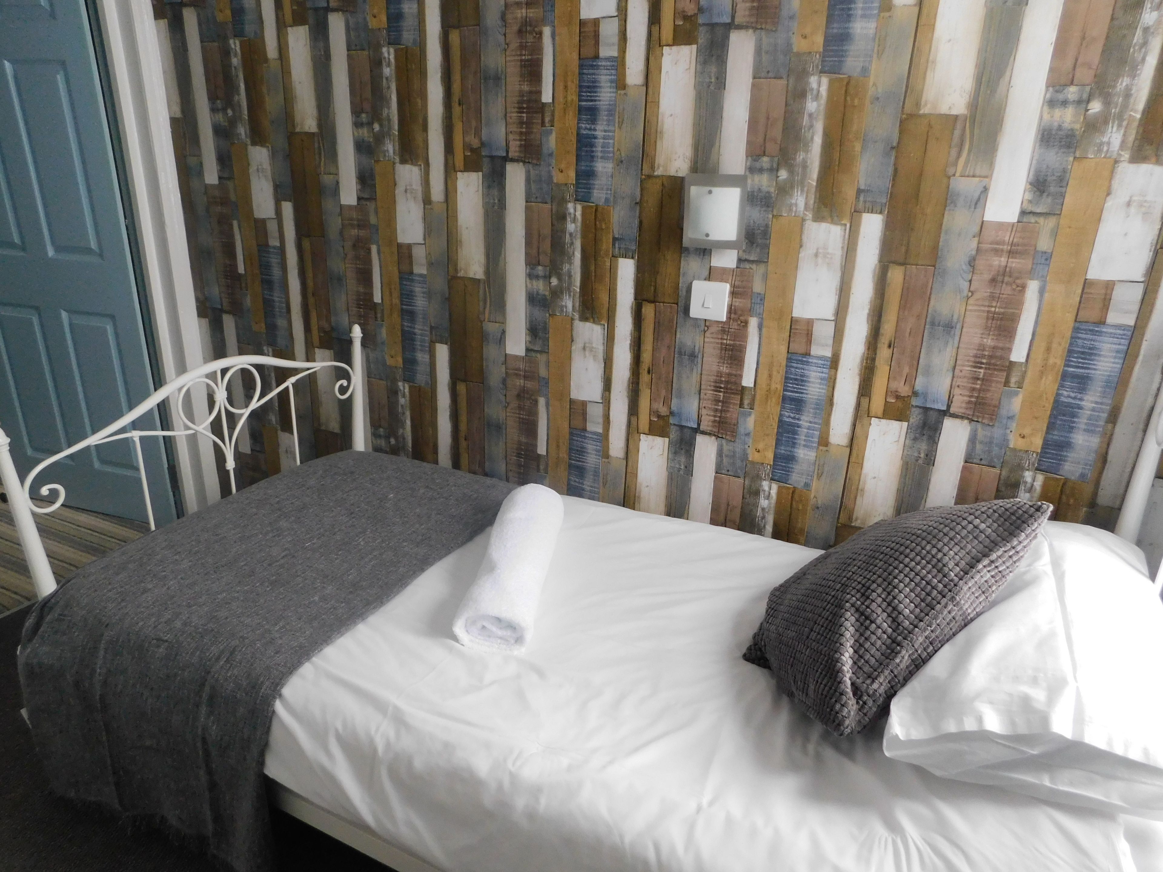 Iron/ironing board, free WiFi, bed sheets