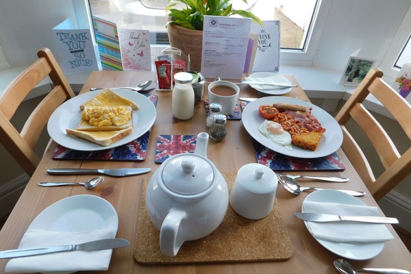 Free daily English breakfast