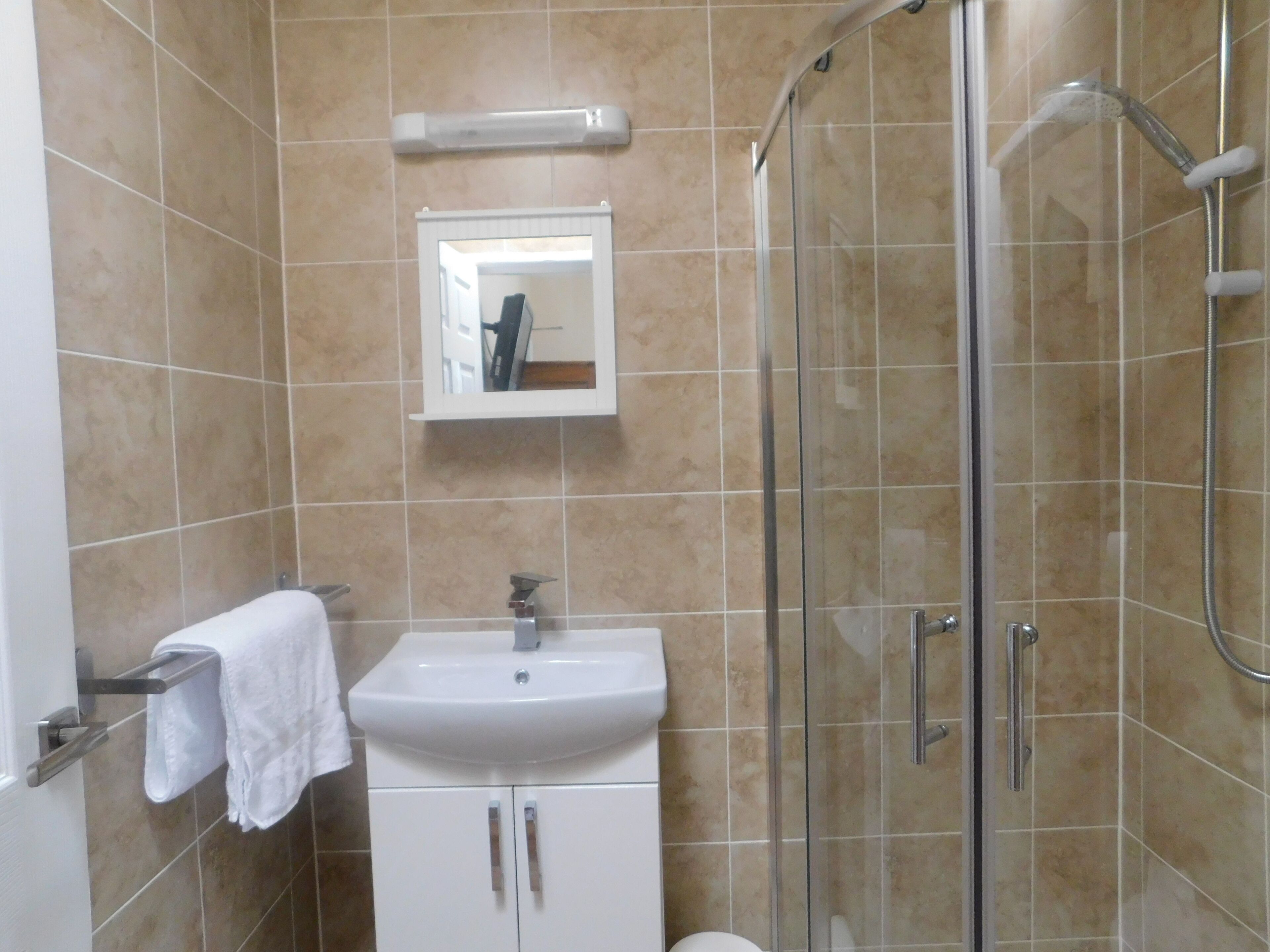 double room | bathroom | shower, rainfall showerhead, free toiletries, hair dryer